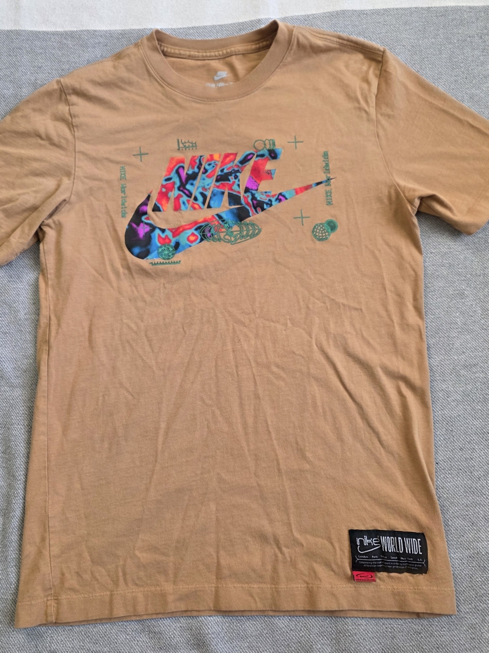 Nike Tan T‑Shirt with Black World Wide Patch and Red Tag
